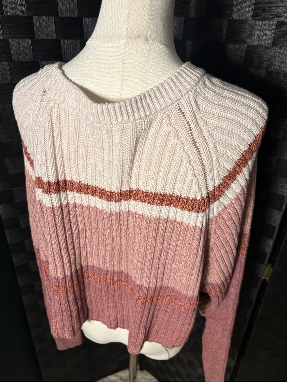 Aeropostale Colorblock Stripe Cropped Crewneck Sweater Pink Cream Boho - Picture 3 of 6